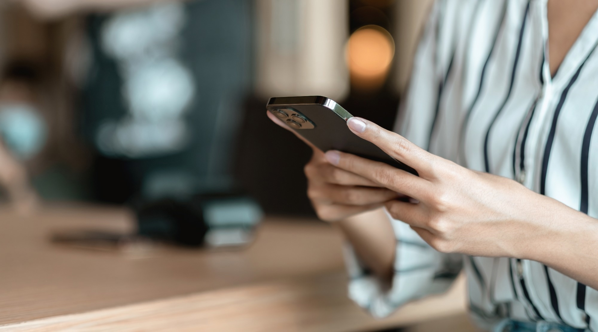 What level of smartphone use affects adolescent health?