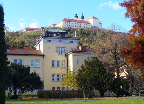 Report on the 12th symposium on invertebrate neurobiology held 31 August–4 September 2011 at the Balaton Limnological Research Institute of the Hungarian Academy of Sciences, Tihany, Hungary