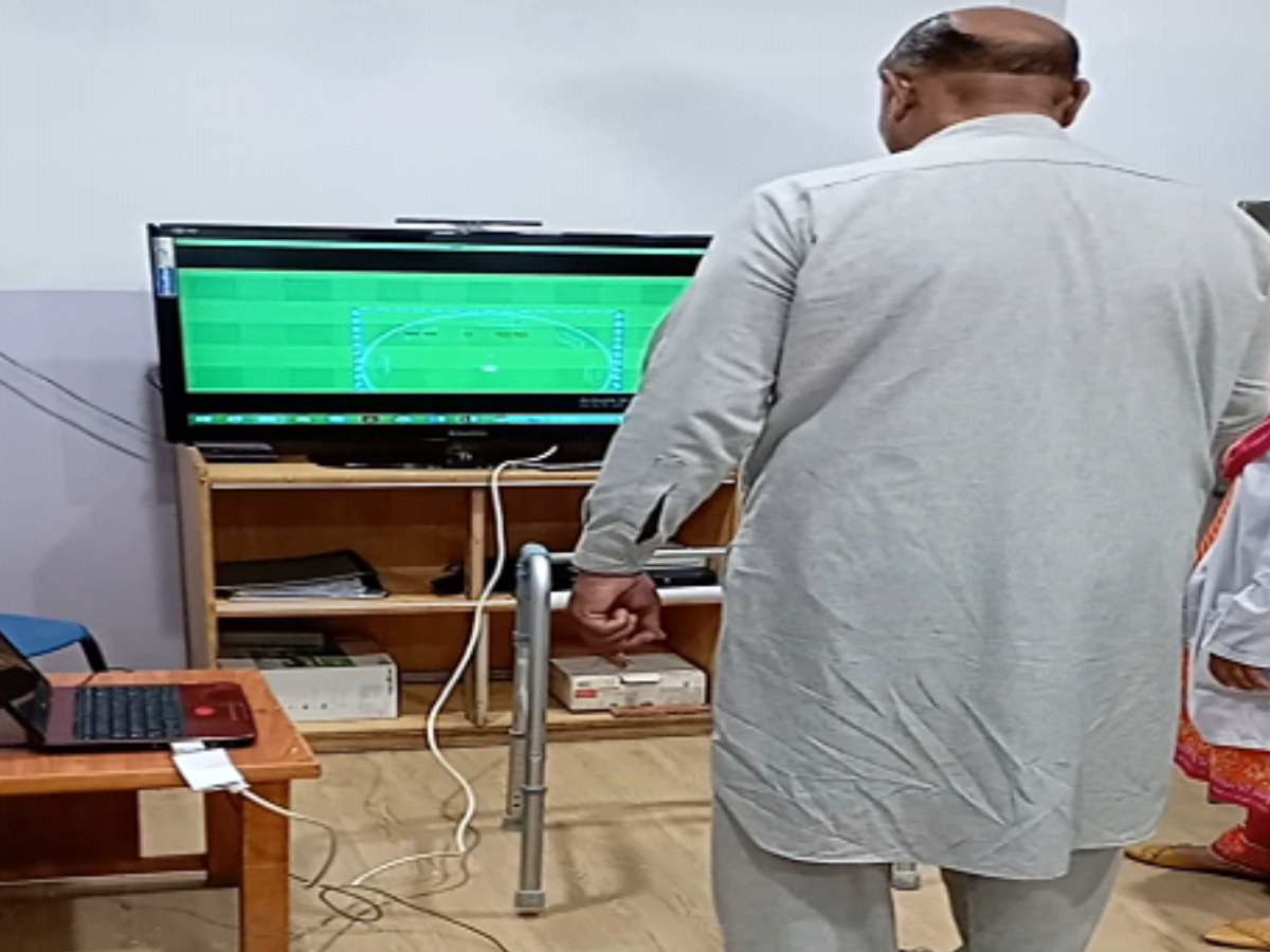 Effects of Balance-Based Exergame Training With Variable Difficulty on Balance and Spatiotemporal Gait Outcomes in Adults With Mild Cognitive Impairment: Randomized Controlled Trial