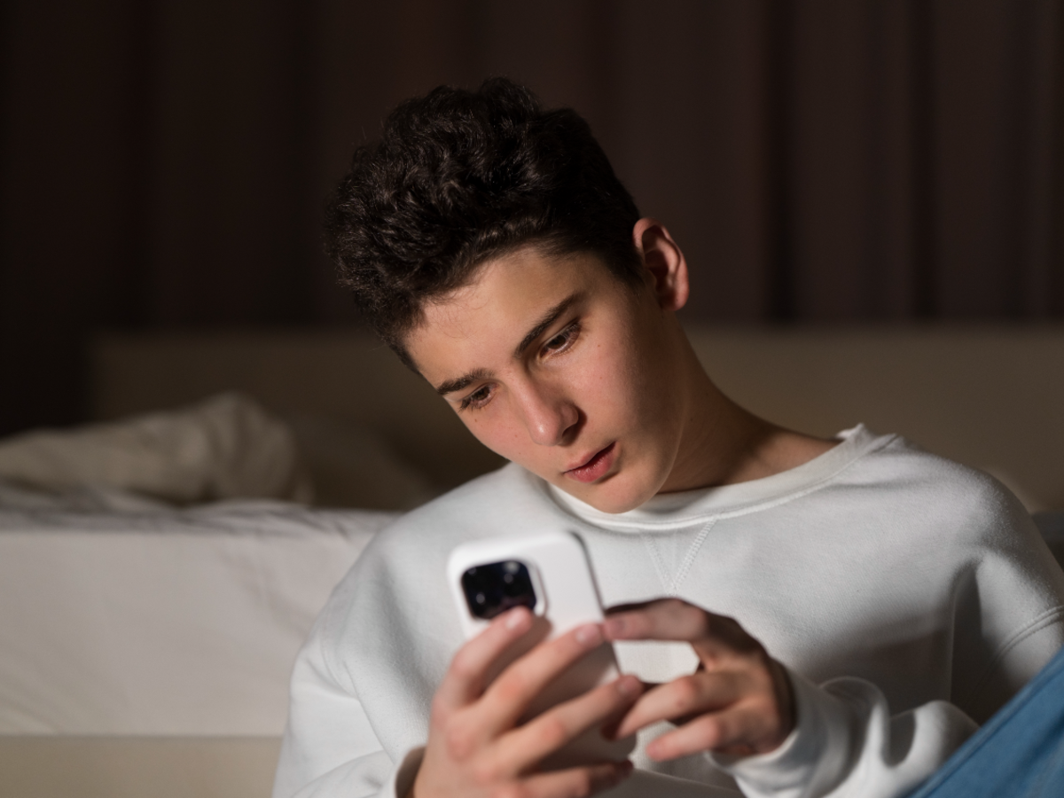 Mass Media Narratives of Psychiatric Adverse Events Associated With Generative AI Chatbots: Rapid Scoping Review