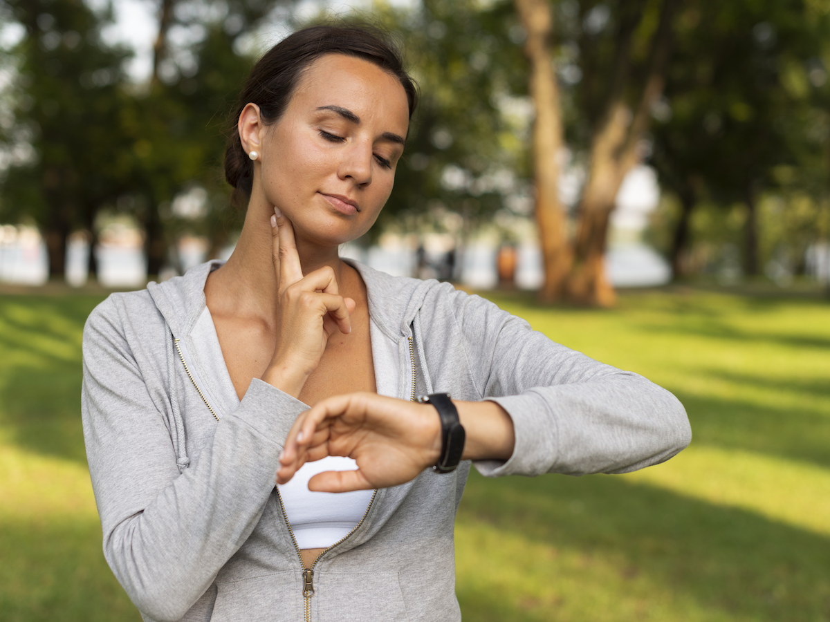 Use of Wearable Devices for Peak Oxygen Consumption Measurement in Clinical Cardiology: Case Report and Literature Review