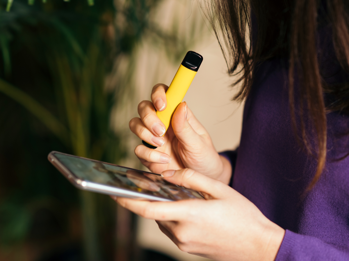 A Brief Digital Screening and Intervention Tool for Parental and Adolescent Tobacco and Electronic Cigarette Use in Pediatric Medical Care in Canada: Protocol for a Pilot Randomized Controlled Trial